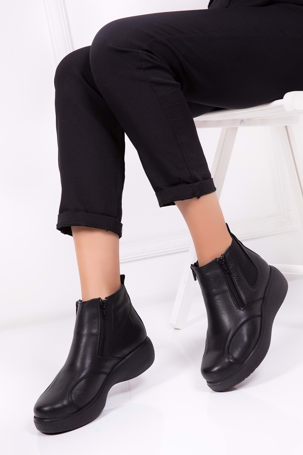 Gondol Hakiki Deri Anatomik Taban Kemik Çıkıntısına Özel Bot Siyah 40 elnr.5107