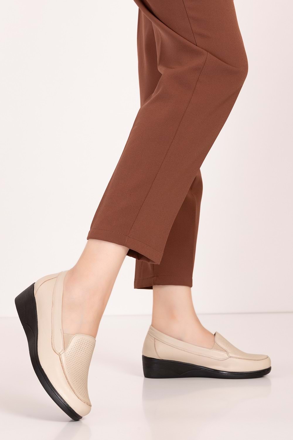 Gondol Hakiki Deri Ortopedik Taban Ayakkabı Bej 40 vdt.2606