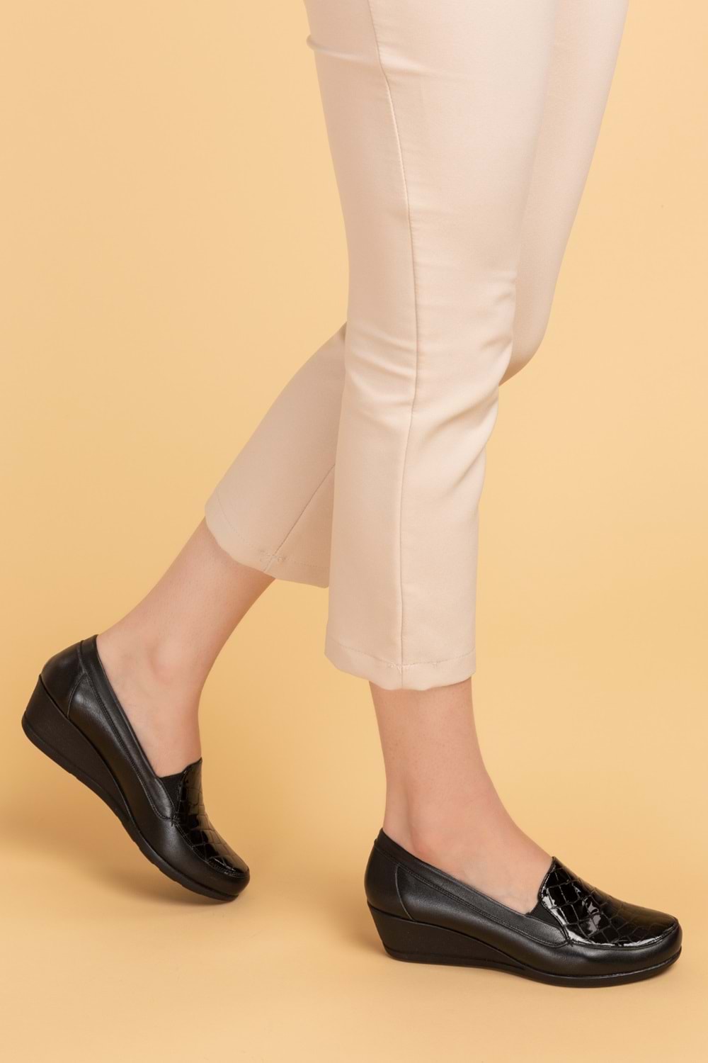 Gondol Hakiki Deri Ortopedik Taban Ayakkabı vdt.2606 - Siyah Croco - 38