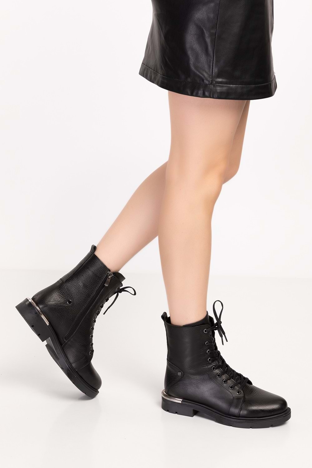 Gondol Hakiki Deri Metal Topuk Detaylı Bot dgn.601 - Siyah - 38