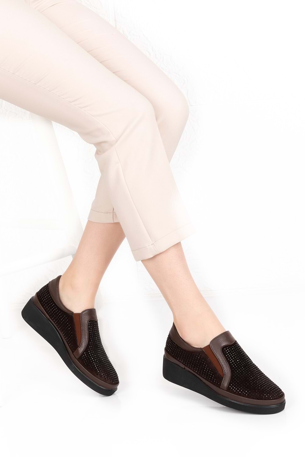 Gondol Hakiki Deri Anatomik Taban Taş Detaylı Ayakkabı gndl.19570 - Kahverengi - 40