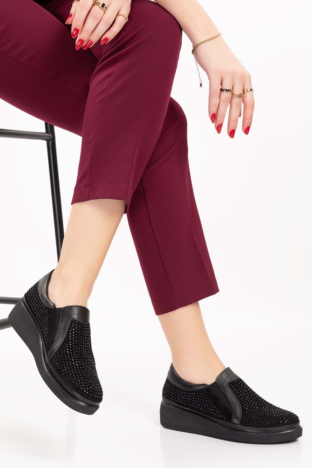 Gondol Hakiki Deri Anatomik Taban Taş Detaylı Ayakkabı gndl.19570 - Siyah - 39