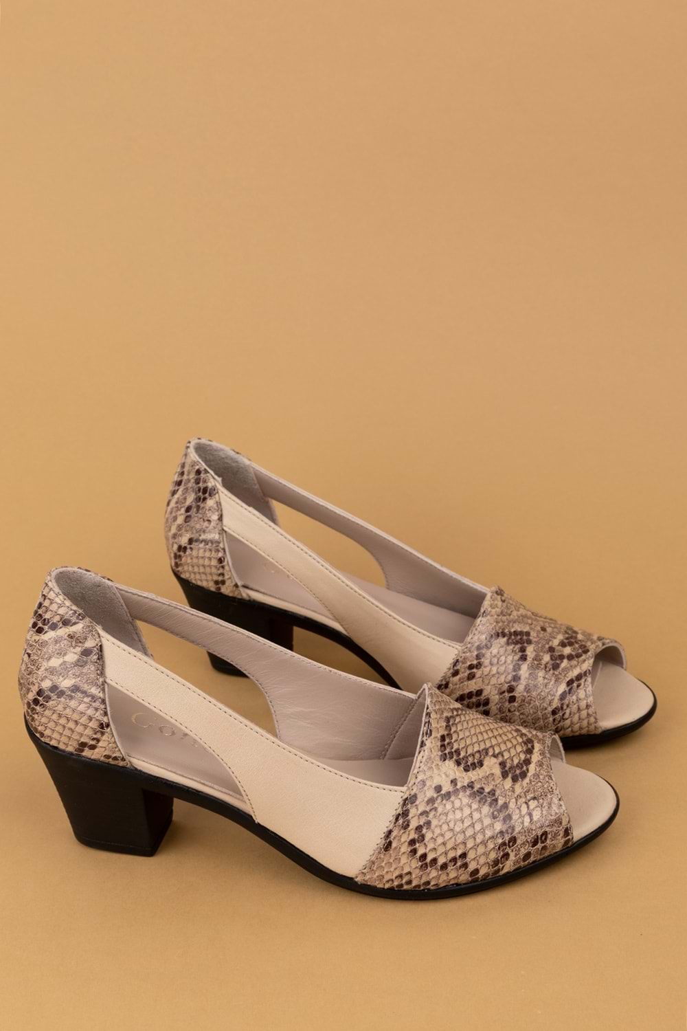 Gondol Hakiki Deri Yılan Desen Ayrıntılı Topuklu Ayakkabı vdt.261 - Vizon - 37