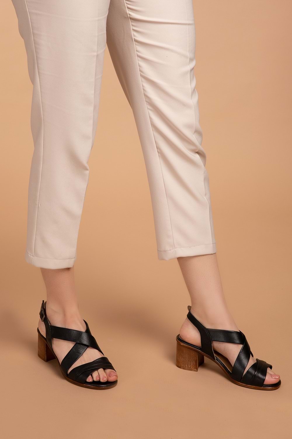 Gondol Hakiki Deri Topuklu Sandalet Siyah 38 iz.635