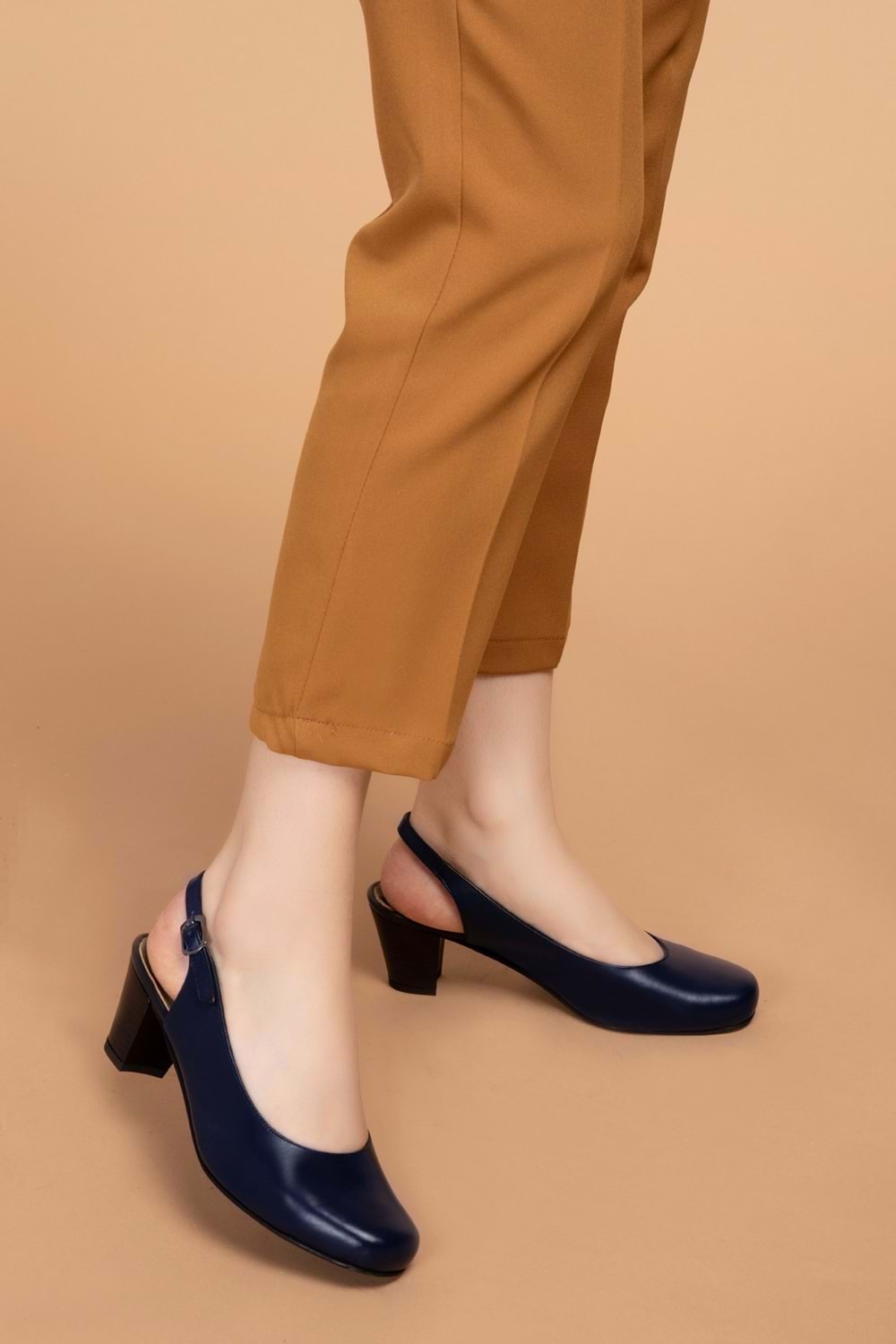 Gondol Kadın Hakiki Deri Klasik Topuklu Ayakkabı şhn.119 - Gondol - şhn.119 - Lacivert - 43