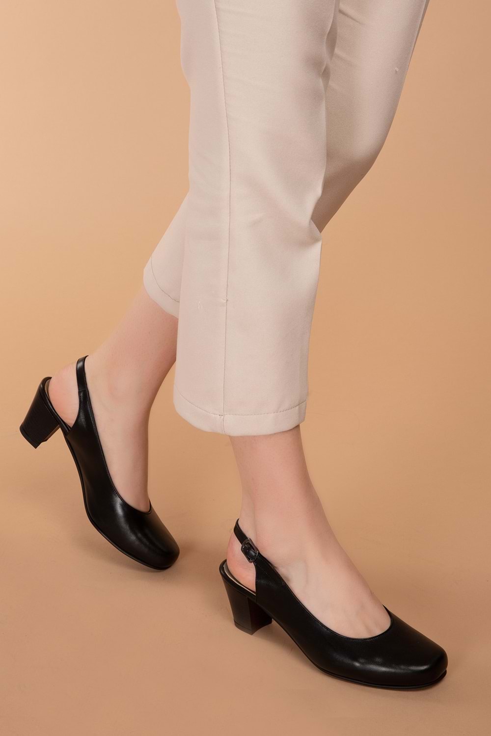 Gondol Kadın Hakiki Deri Klasik Topuklu Ayakkabı şhn.119 - Gondol - şhn.119 - Siyah - 43