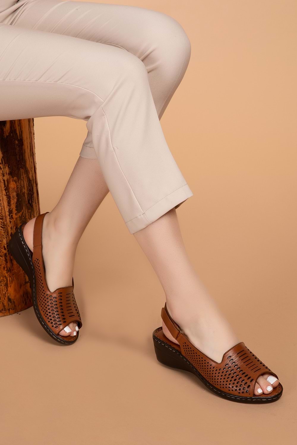 Gondol Kadın Hakiki Deri Lazer Kesim Sandalet iz.435 - Taba - 40