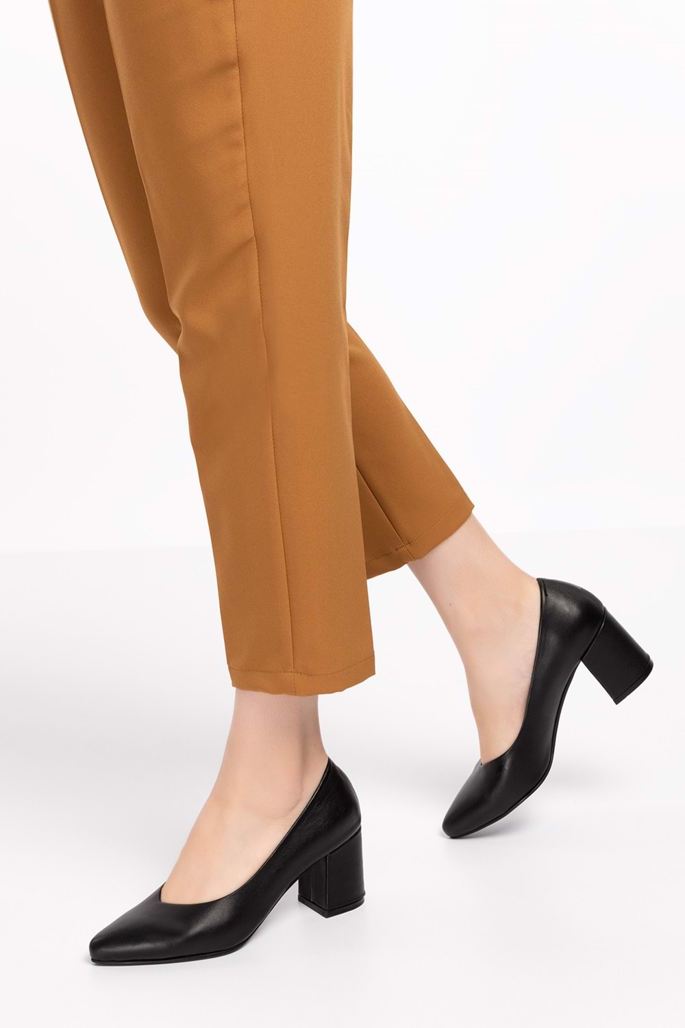 Gondol Kadın Hakiki Deri Klasik Topuklu Ayakkabı şhn.1930 - Siyah - 43