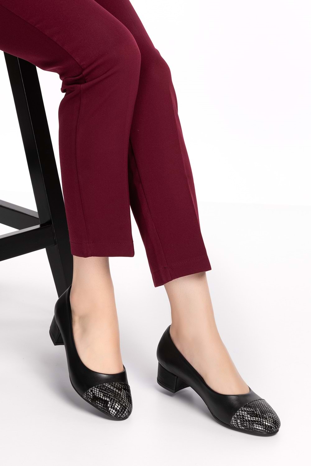 Gondol Hakiki Deri Yılan Desen Ayrıntılı Kısa Topuklu Ayakkabı vdt.377 - Siyah Yılan - 39