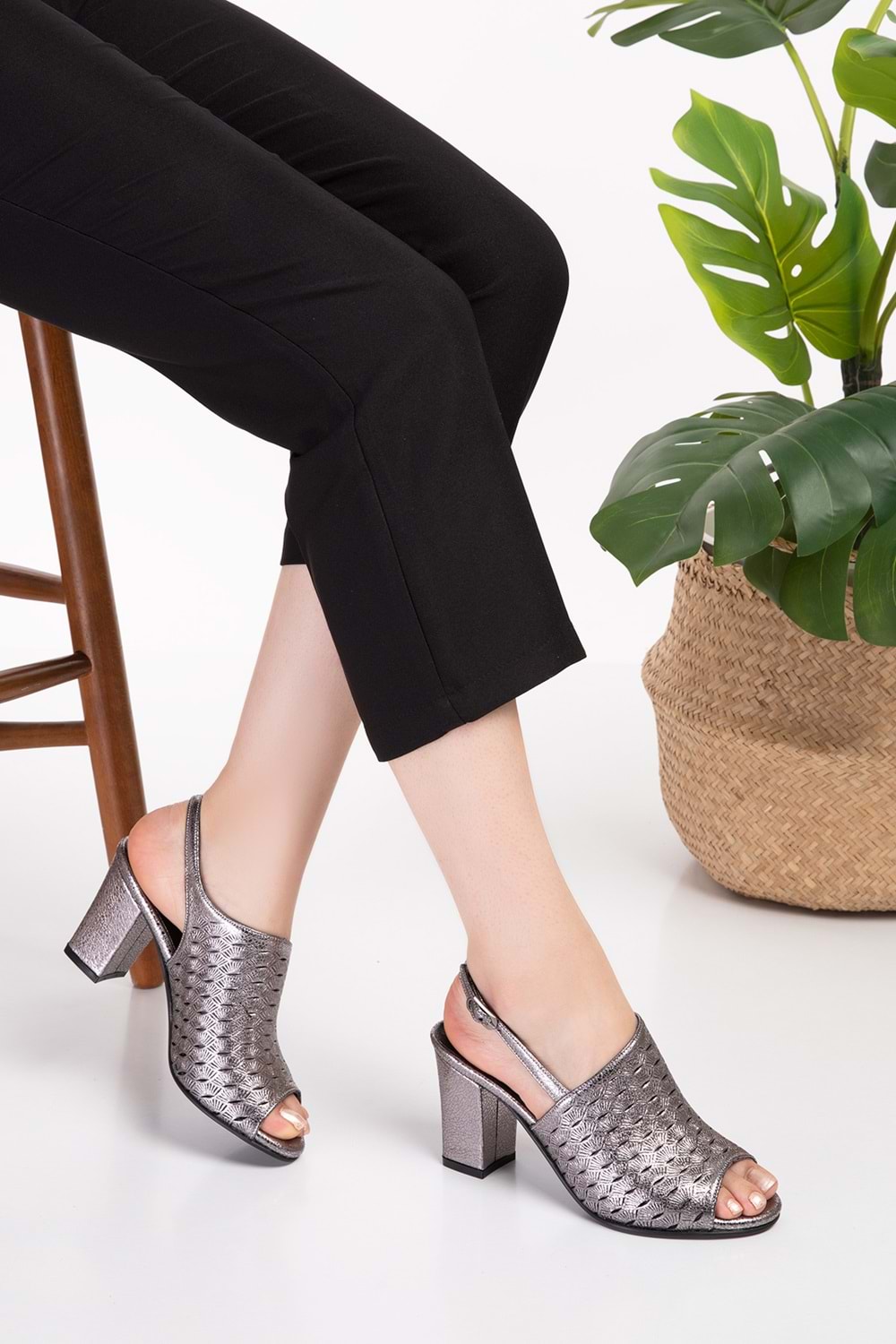 Gondol Kadın Hakiki Deri Lazer Kesim Klasik Topuklu Ayakkabı şhn.835 - Platin - 35