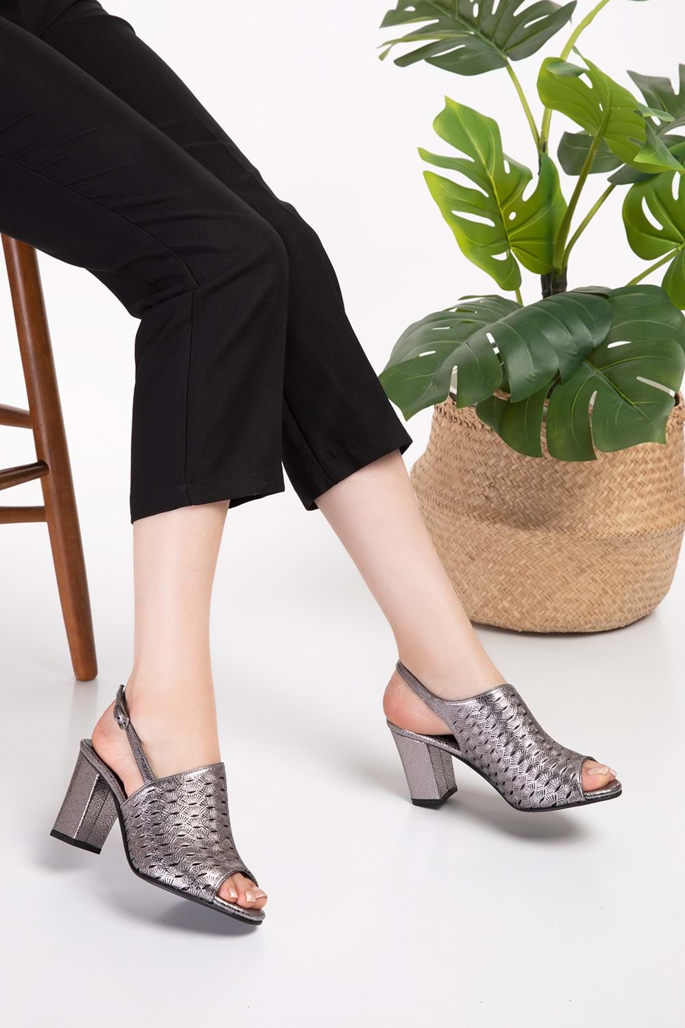 Gondol Kadın Hakiki Deri Lazer Kesim Klasik Topuklu Ayakkabı şhn.835 - Platin - 35