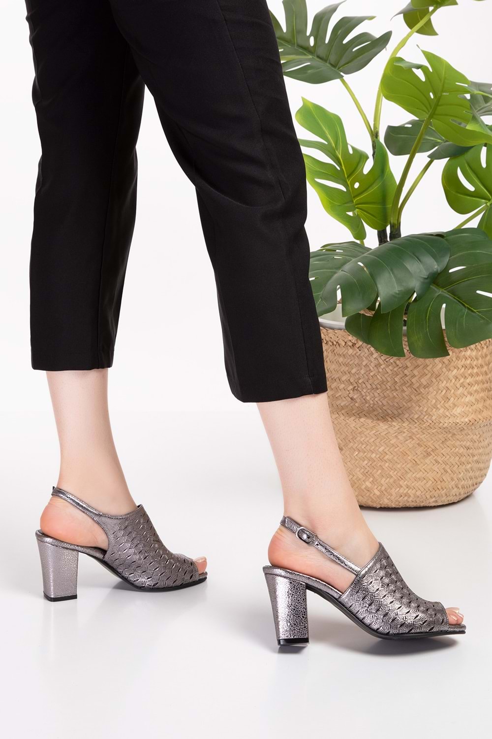 Gondol Kadın Hakiki Deri Lazer Kesim Klasik Topuklu Ayakkabı şhn.835 - Platin - 35