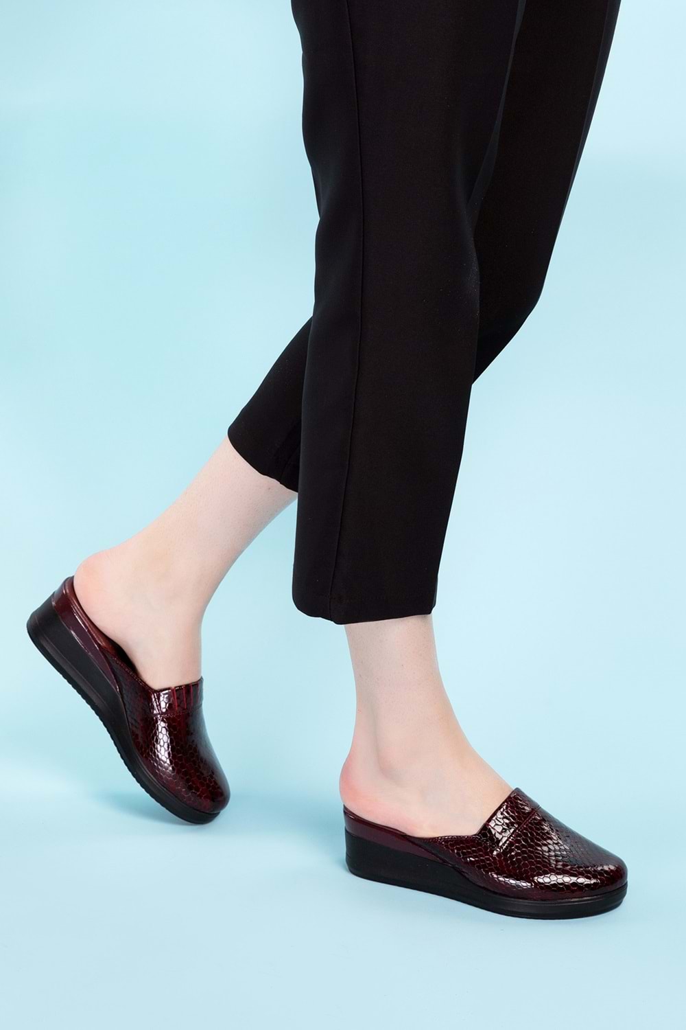 Gondol Kadın Hakiki Deri Dolgu Topuk Sabo Terlik özl.906YT - Bordo Petek - 40