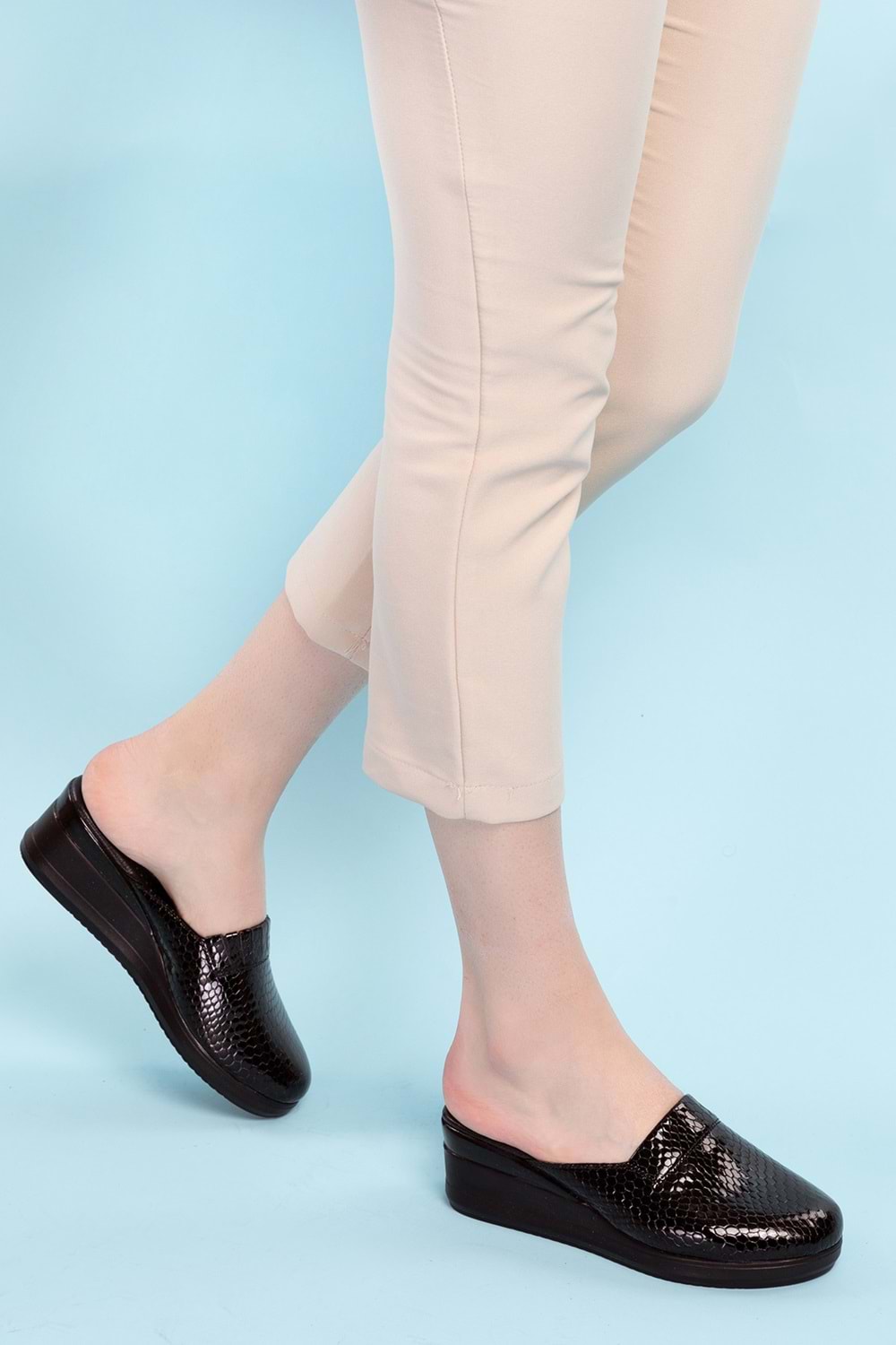 Gondol Kadın Hakiki Deri Dolgu Topuk Sabo Terlik özl.906YT - Siyah Petek - 41