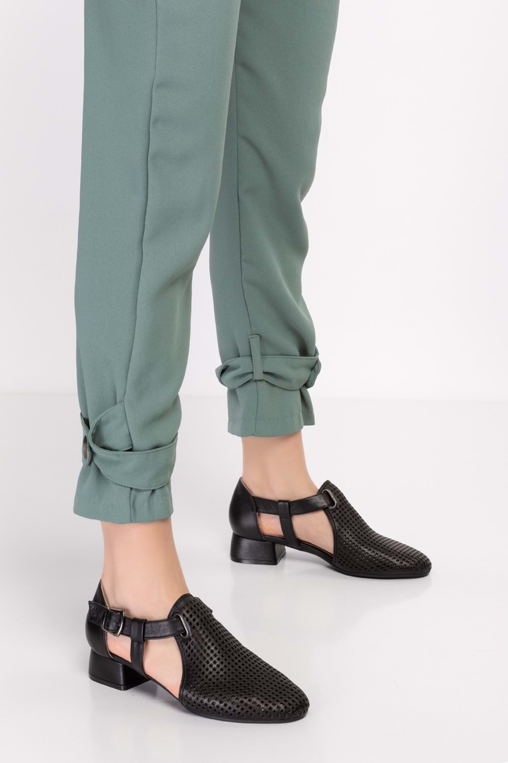 Gondol Kadın Hakiki Deri Lazer Kesim Topuklu Ayakkabı ast.6400 - Siyah - 41