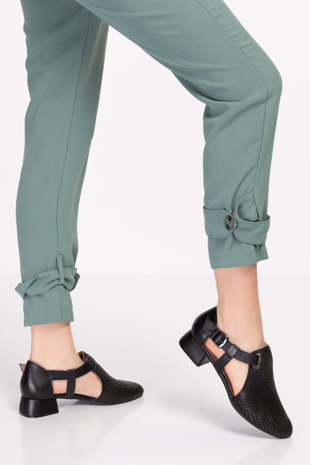 Gondol Kadın Hakiki Deri Lazer Kesim Topuklu Ayakkabı ast.6400 - Siyah - 41