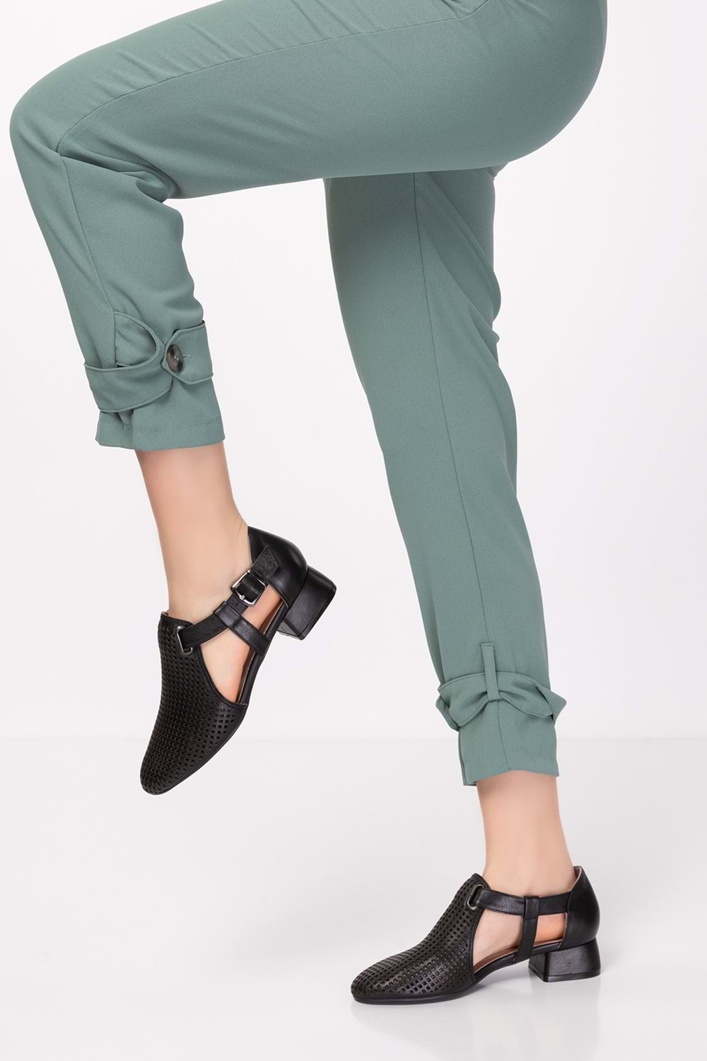 Gondol Kadın Hakiki Deri Lazer Kesim Topuklu Ayakkabı ast.6400 - Siyah - 41