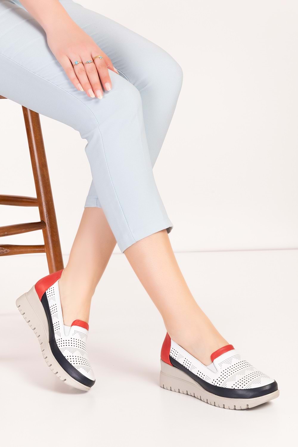 Gondol Kadın Hakiki Deri Anatomik Taban Dolgu Topuklu Lazer Delikli Ayakkabı pyt.6206 - Tommy - 37