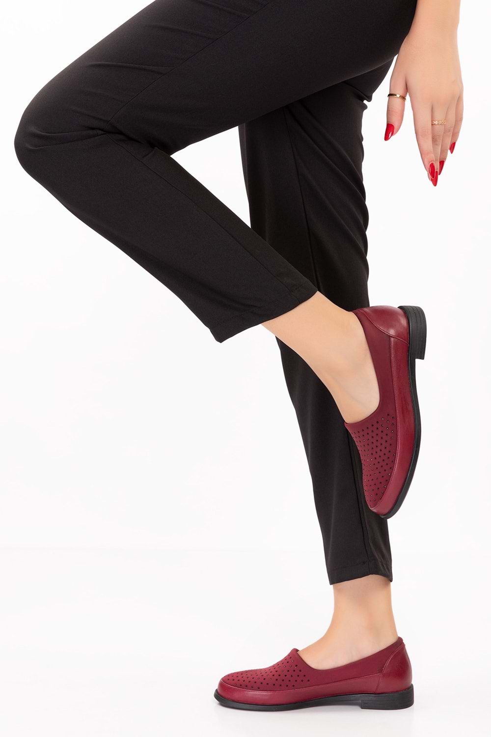 Gondol Hakiki Deri Üzeri Strecli Taş Detaylı Günlük Ayakkabı vdt.194 - Bordo - 39