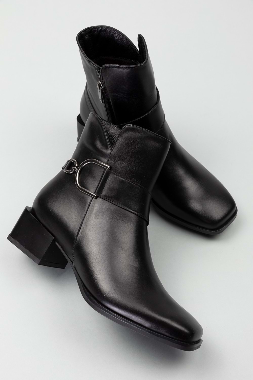 Gondol Kadın Hakiki Deri Toka Detay Orta Boy Topuk Bot Ast.5004 - Siyah - 36