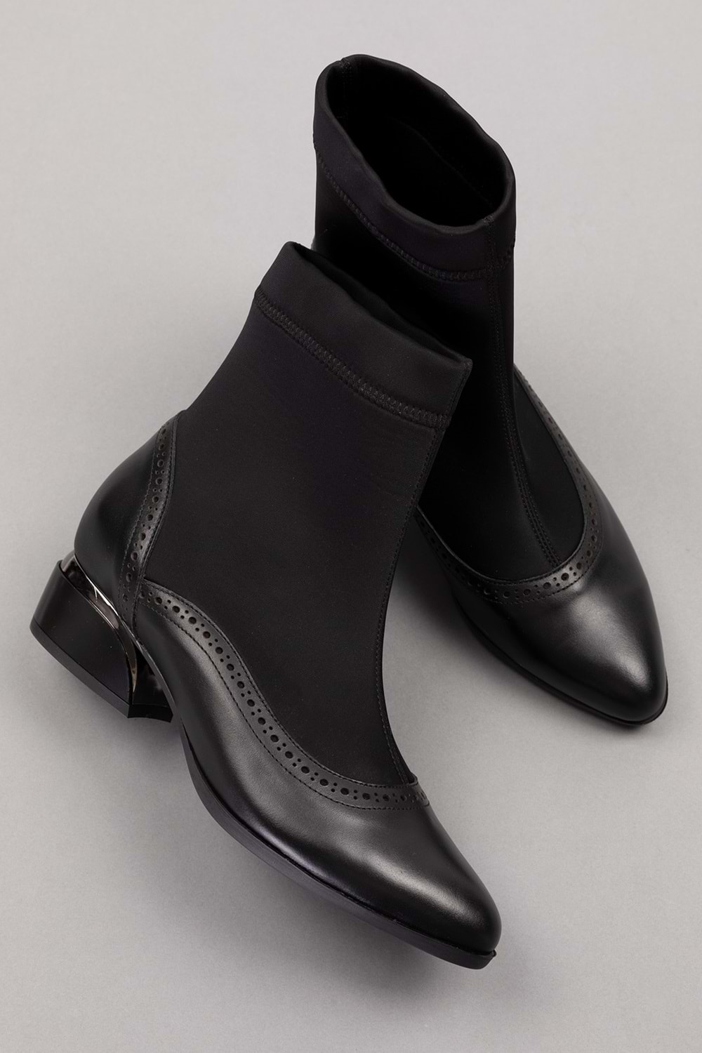 Gondol Kadın Hakiki Deri Kısa Topuklu Üst Streçli Bot Ast.229 - Siyah - 35