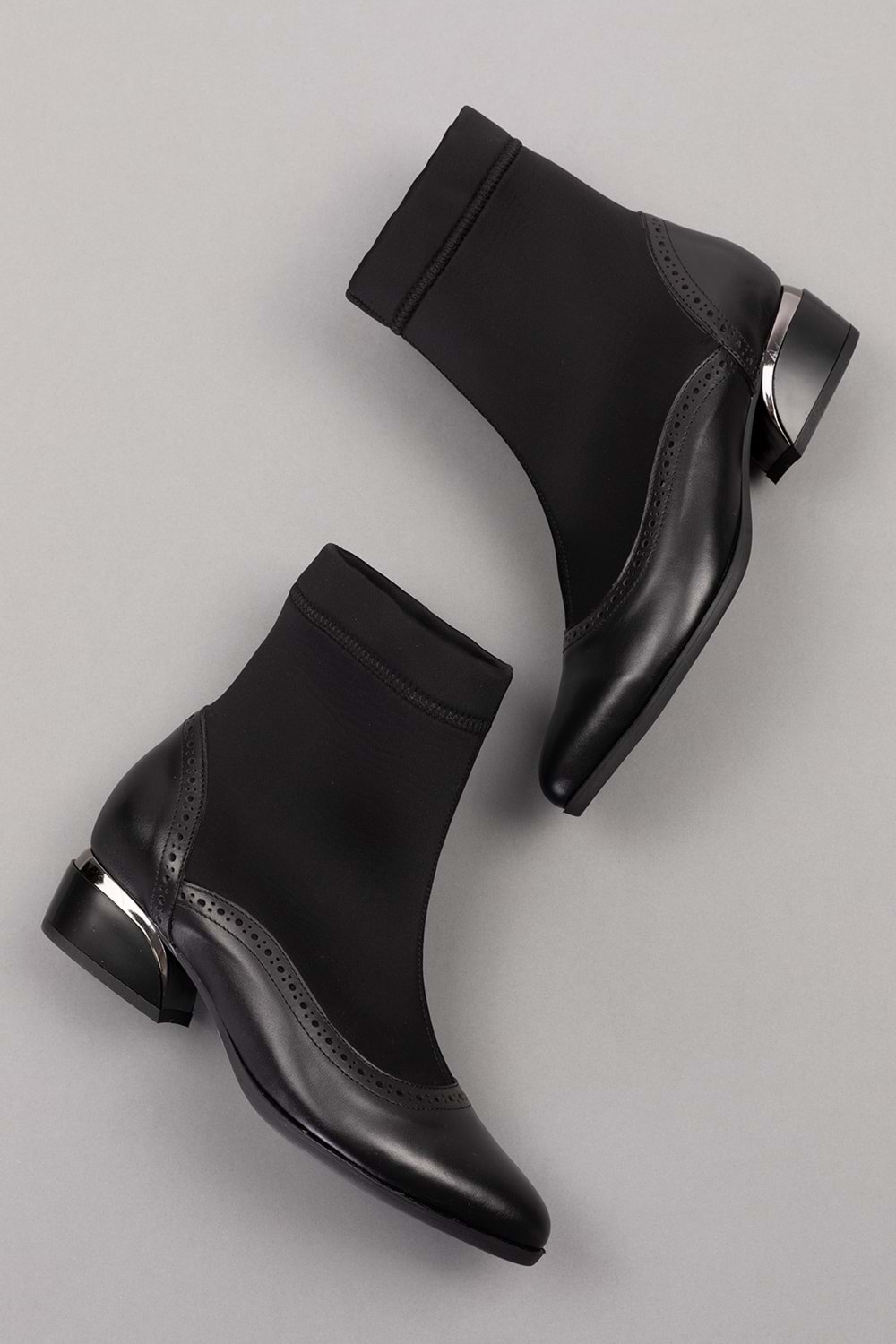 Gondol Kadın Hakiki Deri Kısa Topuklu Üst Streçli Bot Ast.229 - Siyah - 35