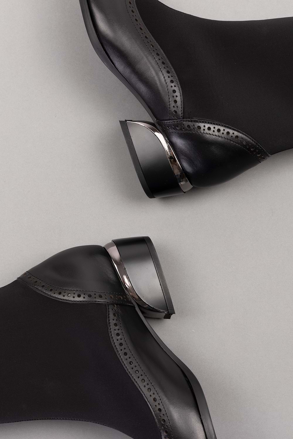 Gondol Kadın Hakiki Deri Kısa Topuklu Üst Streçli Bot Ast.229 - Siyah - 35