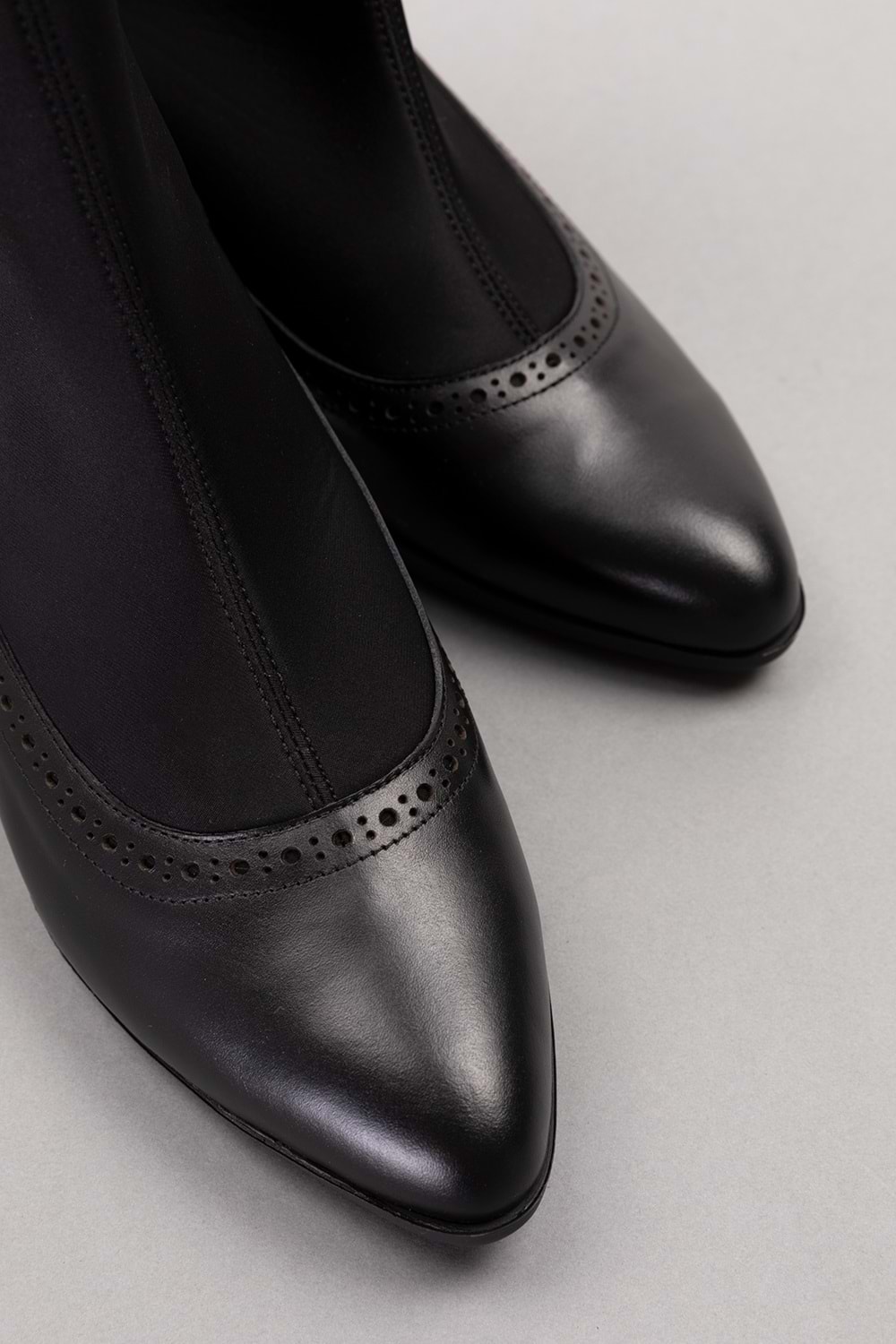 Gondol Kadın Hakiki Deri Kısa Topuklu Üst Streçli Bot Ast.229 - Siyah - 35