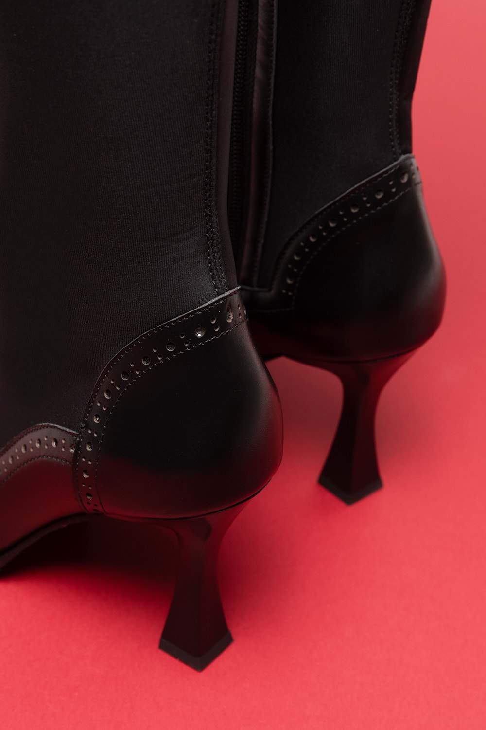 Gondol Kadın Hakiki Deri Üst Kısmı Streçli İnce Topuk Çizme Ast.163 - Siyah - 36