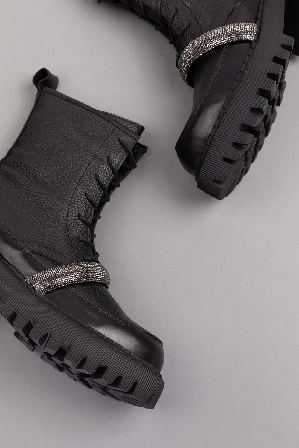 Gondol Kadın Hakiki Deri Kalın Topuklu Hafif Taş Detaylı Şık Bot rg.88222 - Siyah - 37