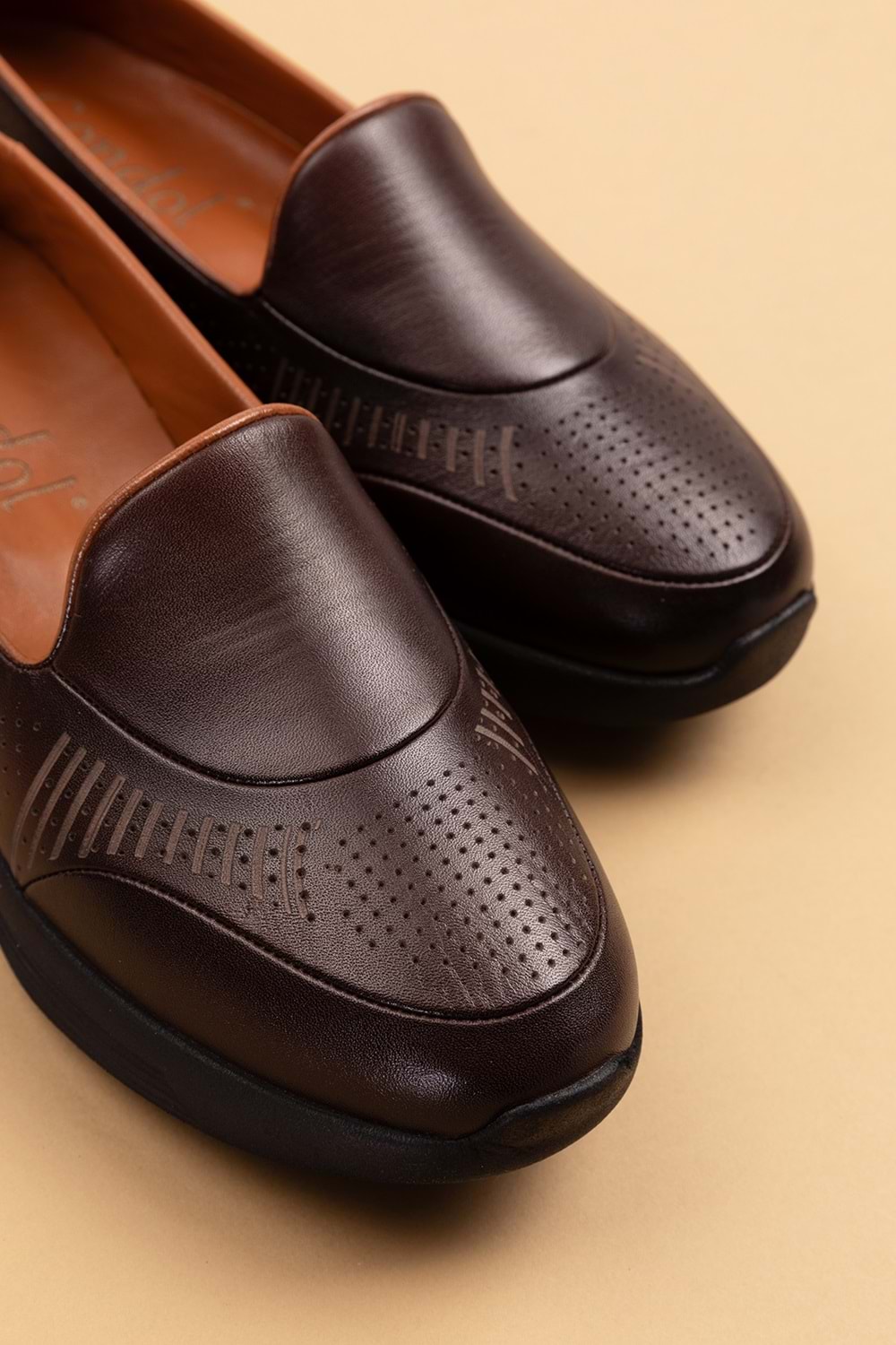 Gondol Kadın Hakiki Deri Hafif Taban Klasik Günlük Ayakkabı at.4218 - Kahverengi - 36