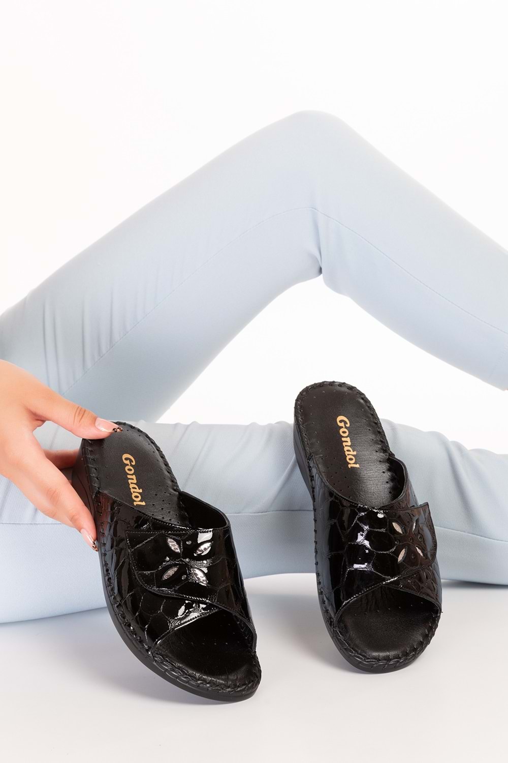 Gondol Kadın Hakiki Deri Ortopedik Tabanlı Klasik Terlik yprk.825 - Siyah Croco - 37