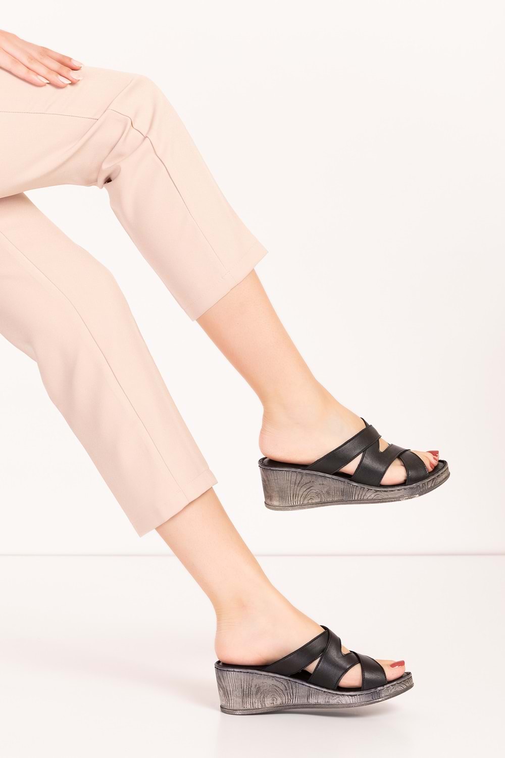 Gondol Hakiki Deri Dolgu Topuklı Yumuşak Taban Rahat Terlik irm.78 - Siyah - 41