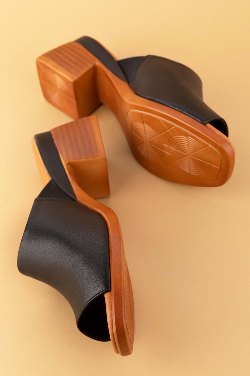 Gondol Kadın Hakiki Deri Orta Topuklu Günlük Şık Terlik iz.12109 - Siyah - 36