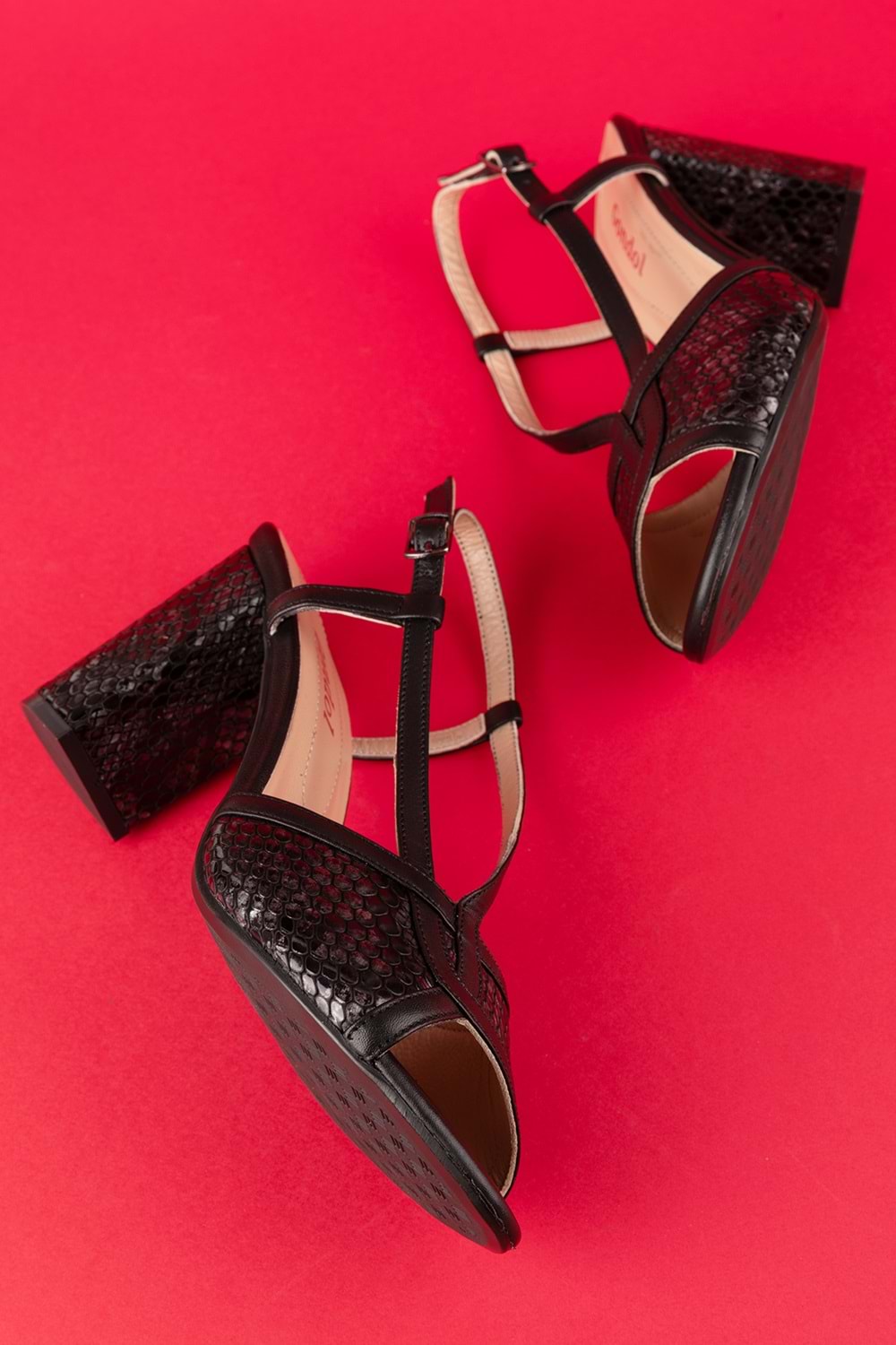 Gondol Kadın Hakiki Deri Şık Topuklu Ayakkabı ast.6157 - Siyah Yılan - 35