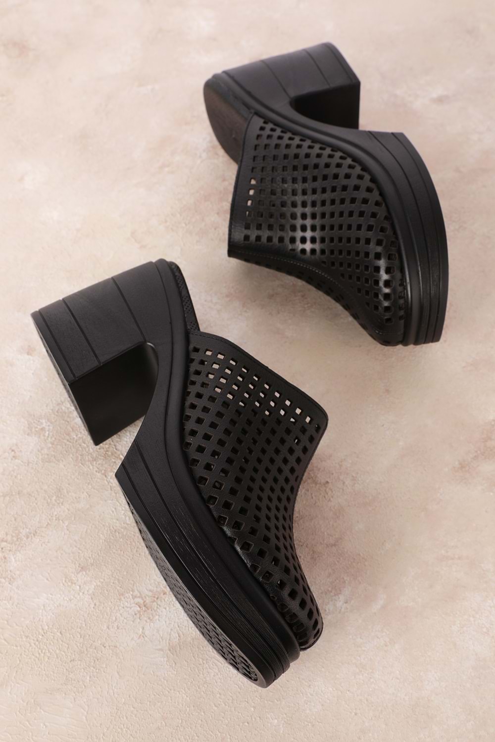 Gondol Kadın Hakiki Deri Platform Topuklu Lazerli Şık Terlik msa.90 - Siyah - 39