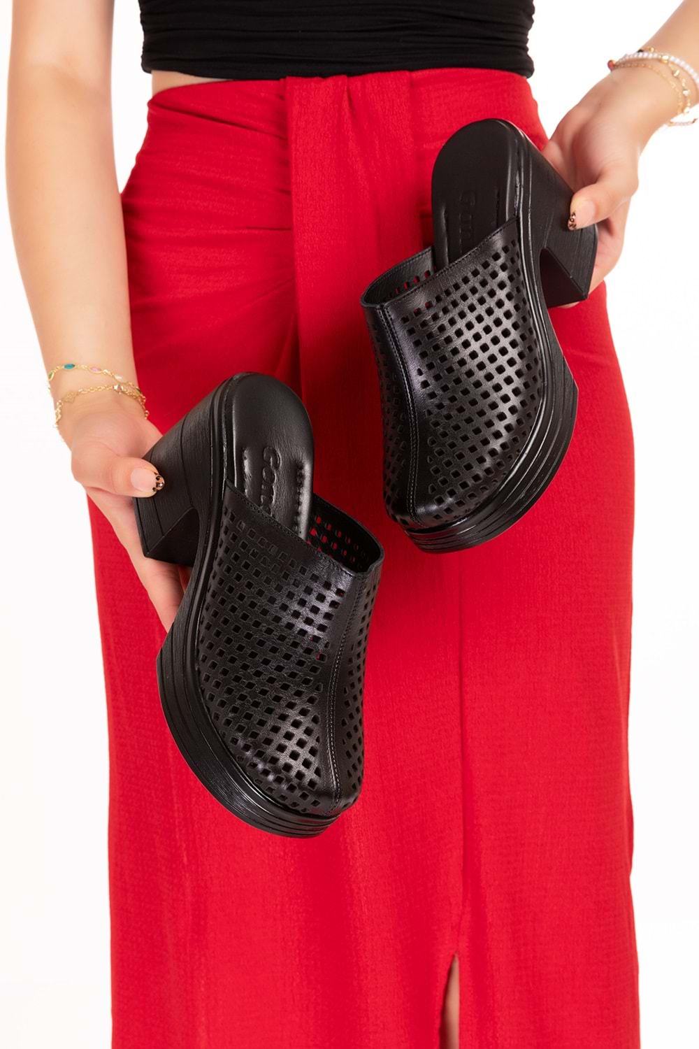 Gondol Kadın Hakiki Deri Platform Topuklu Lazerli Şık Terlik msa.90 - Siyah - 39