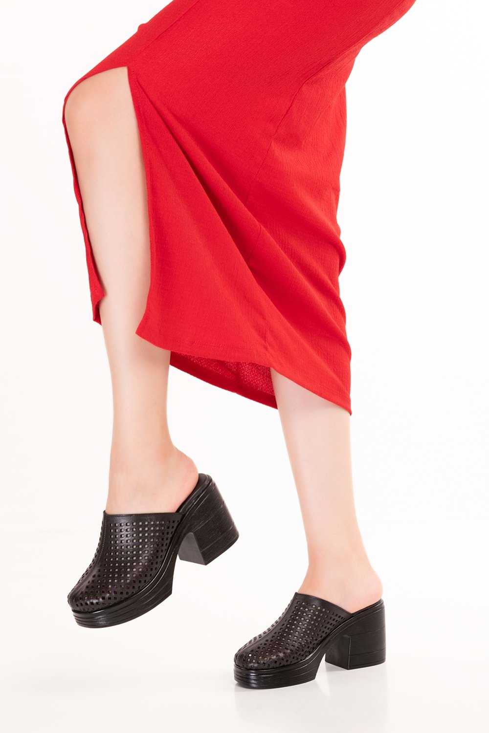 Gondol Kadın Hakiki Deri Platform Topuklu Lazerli Şık Terlik msa.90 - Siyah - 39