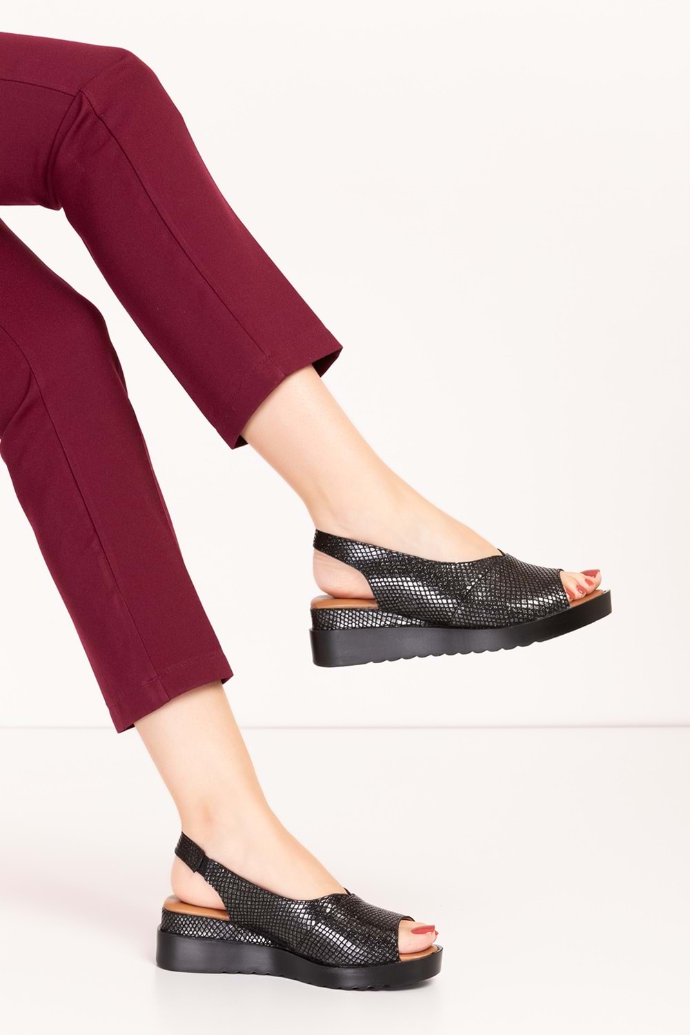 Gondol Hakiki Deri Kısa Topuklu Lazer Kesim Sandalet elnr.365 - Siyah Yılan - 38