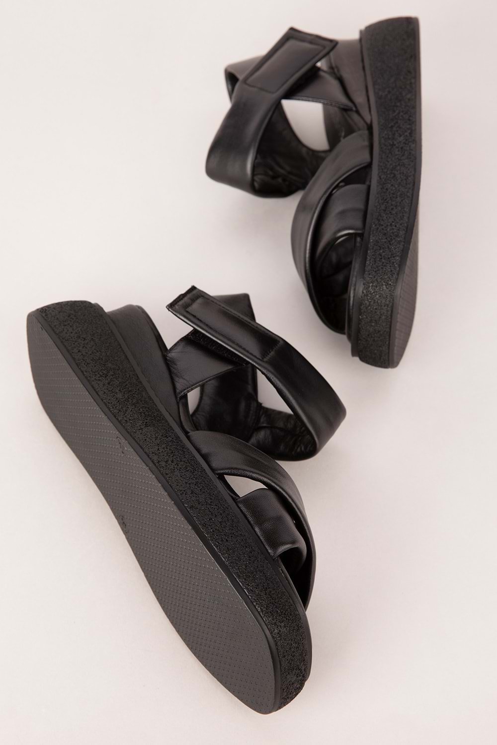 Gondol Kadın Hakiki Deri Cırtlı Sandalet elnr.481 - Siyah - 36