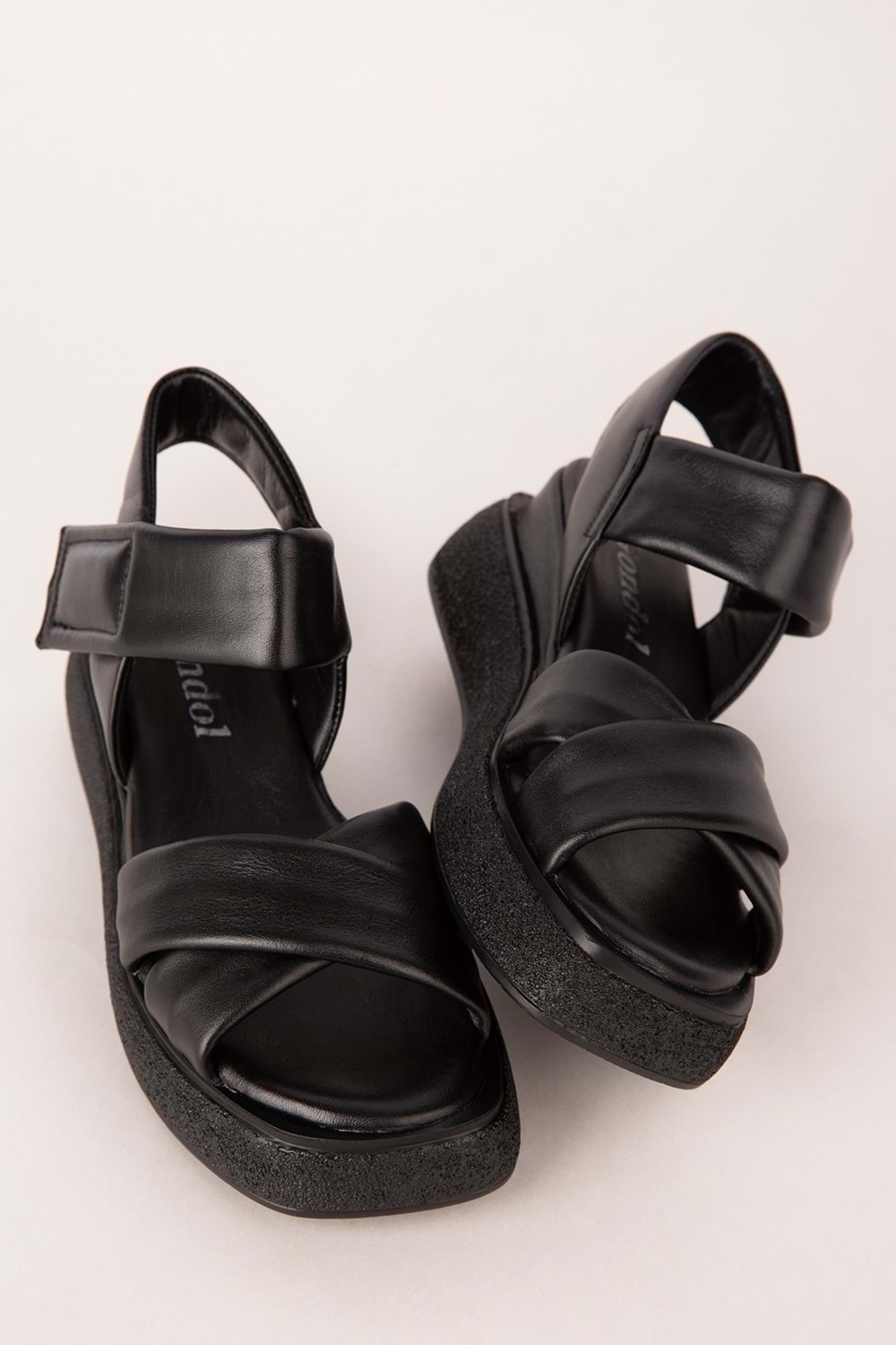 Gondol Kadın Hakiki Deri Cırtlı Sandalet elnr.481 - Siyah - 36