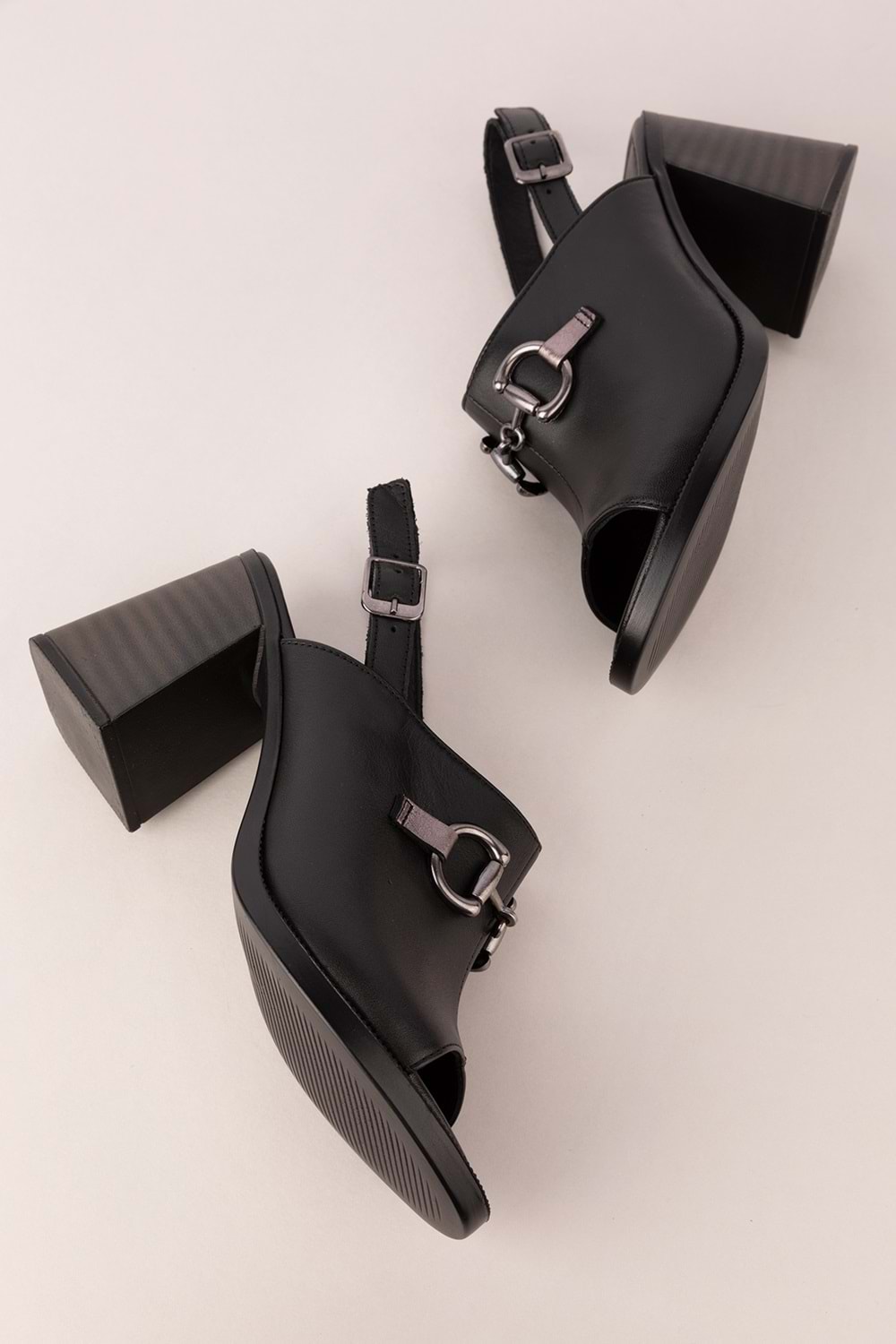 Gondol Kadın Hakiki Deri Topuklu Şık Tokalı Sandalet tlh.655 - Siyah - 36