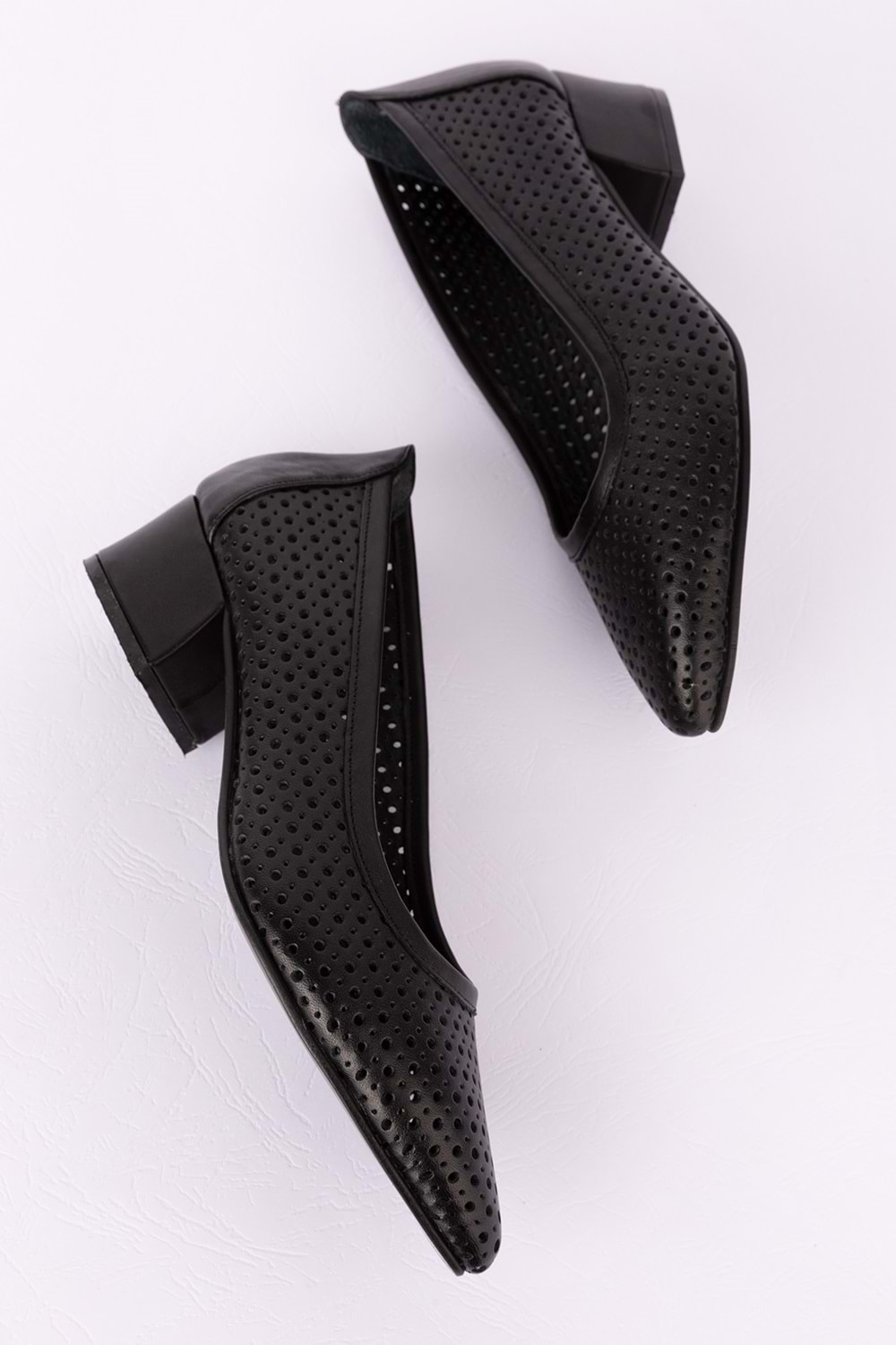 Gondol Hakiki Deri Yazlık Delikli Klasik Topuklu Ayakkabı şhn.1047 - Siyah - 41