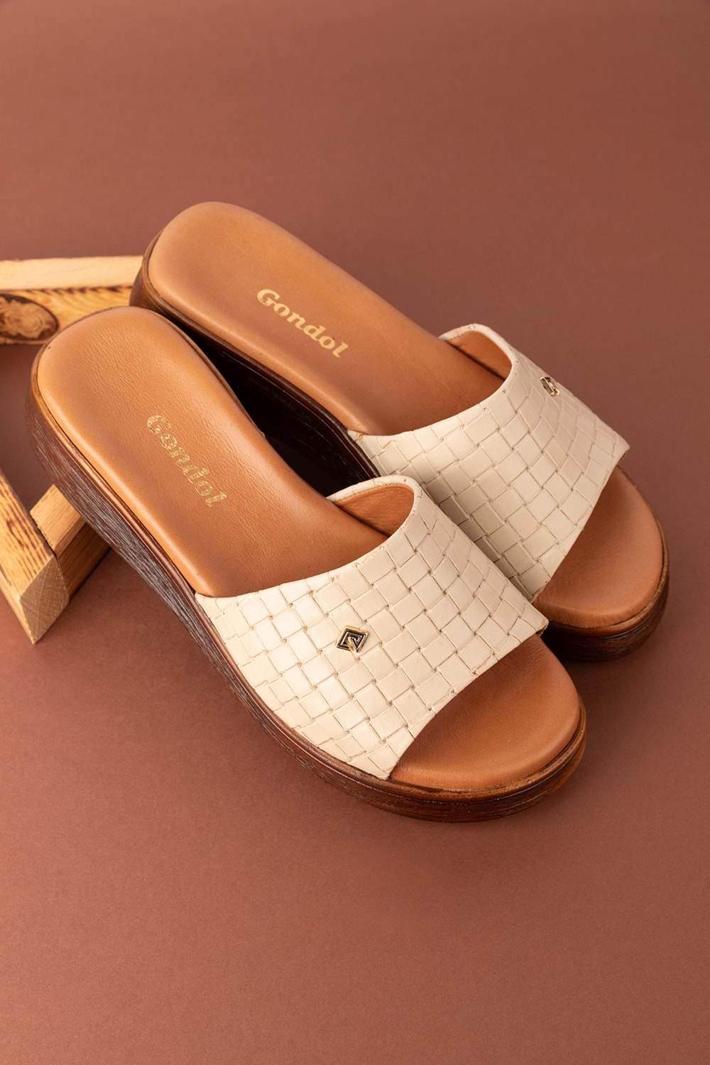 Gondol Kadın Hakiki Deri Günlük Dolgu Topuklu Terlik yprk.2401 - Bej - 38