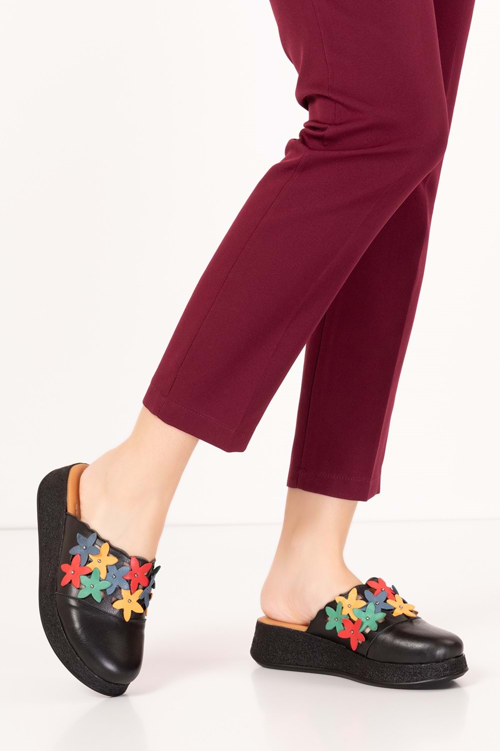 Gondol Hakiki Deri Çiçek Detaylı Sabo Terlik mlk.3232 - Siyah - 36