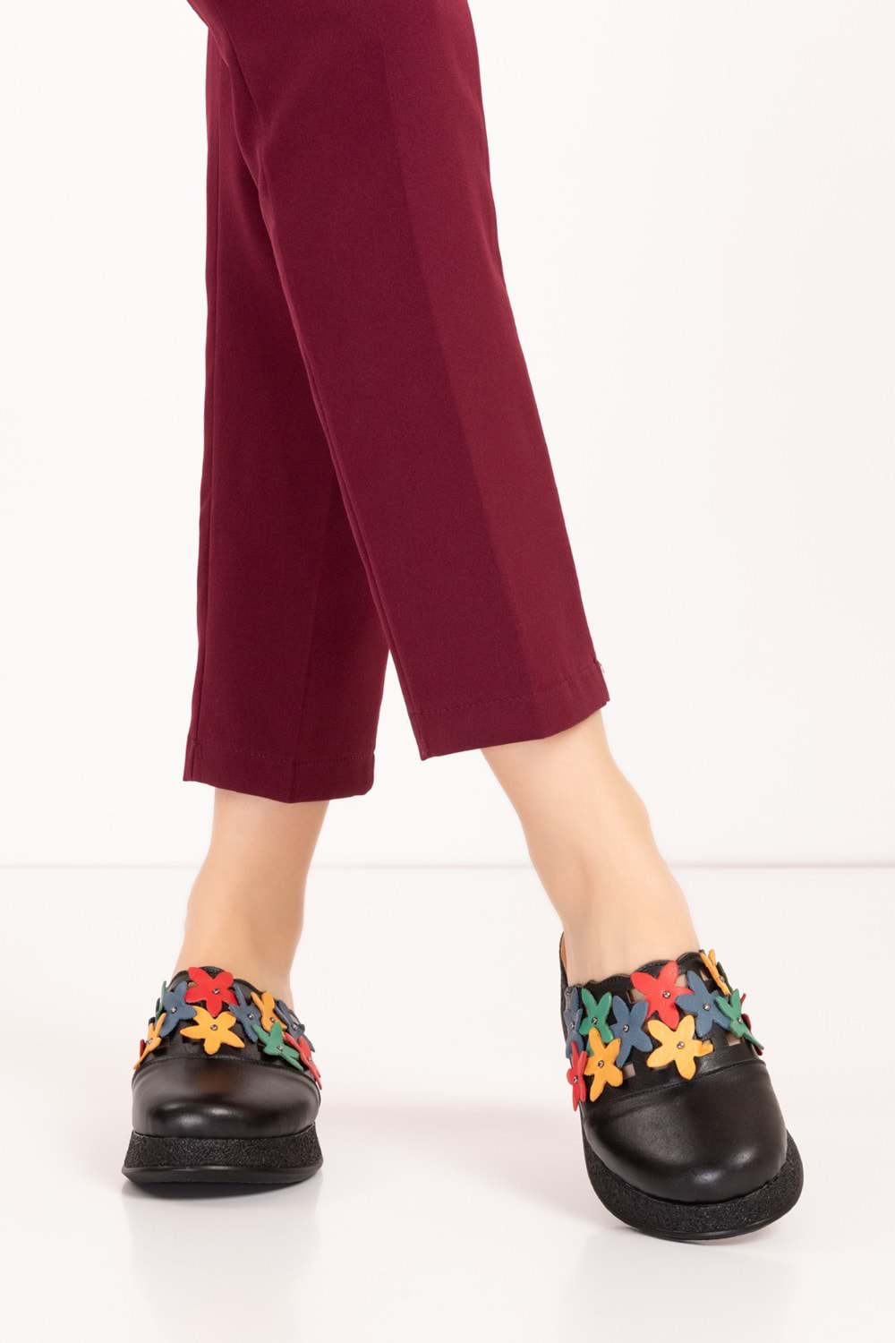 Gondol Hakiki Deri Çiçek Detaylı Sabo Terlik mlk.3232 - Siyah - 36