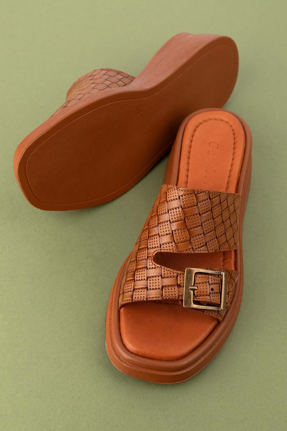 Gondol Kadın Hakiki Deri Dolgu Topuk Günlük Şık Terlik ayh.1120 - Taba - 40