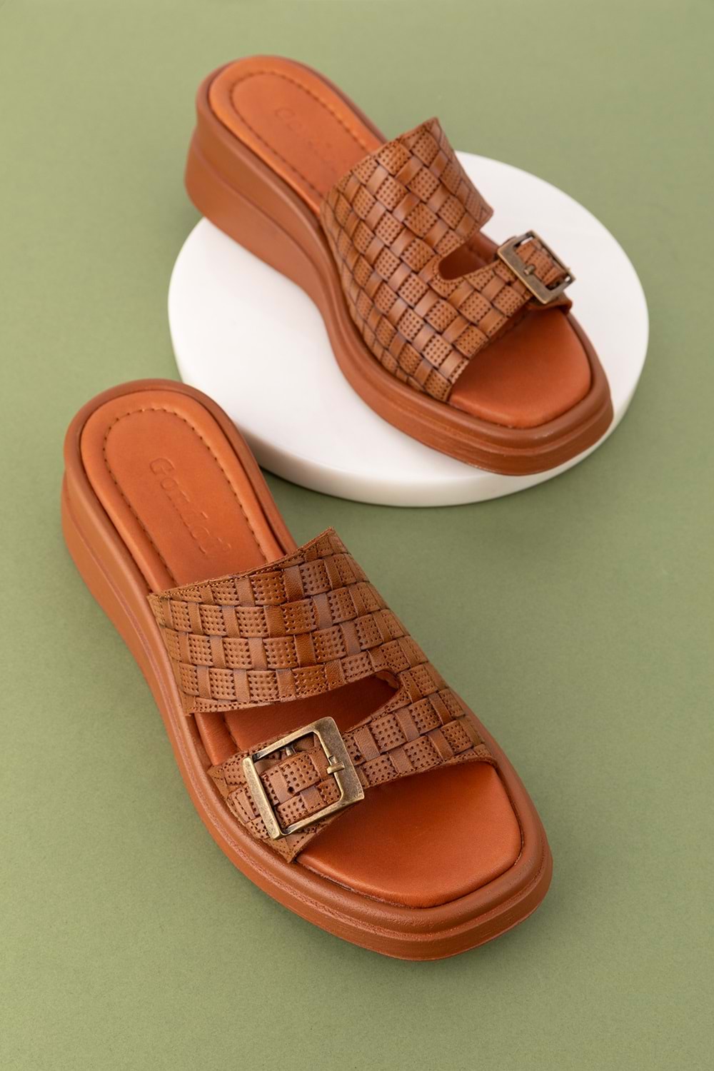 Gondol Kadın Hakiki Deri Dolgu Topuk Günlük Şık Terlik ayh.1120 - Taba - 40