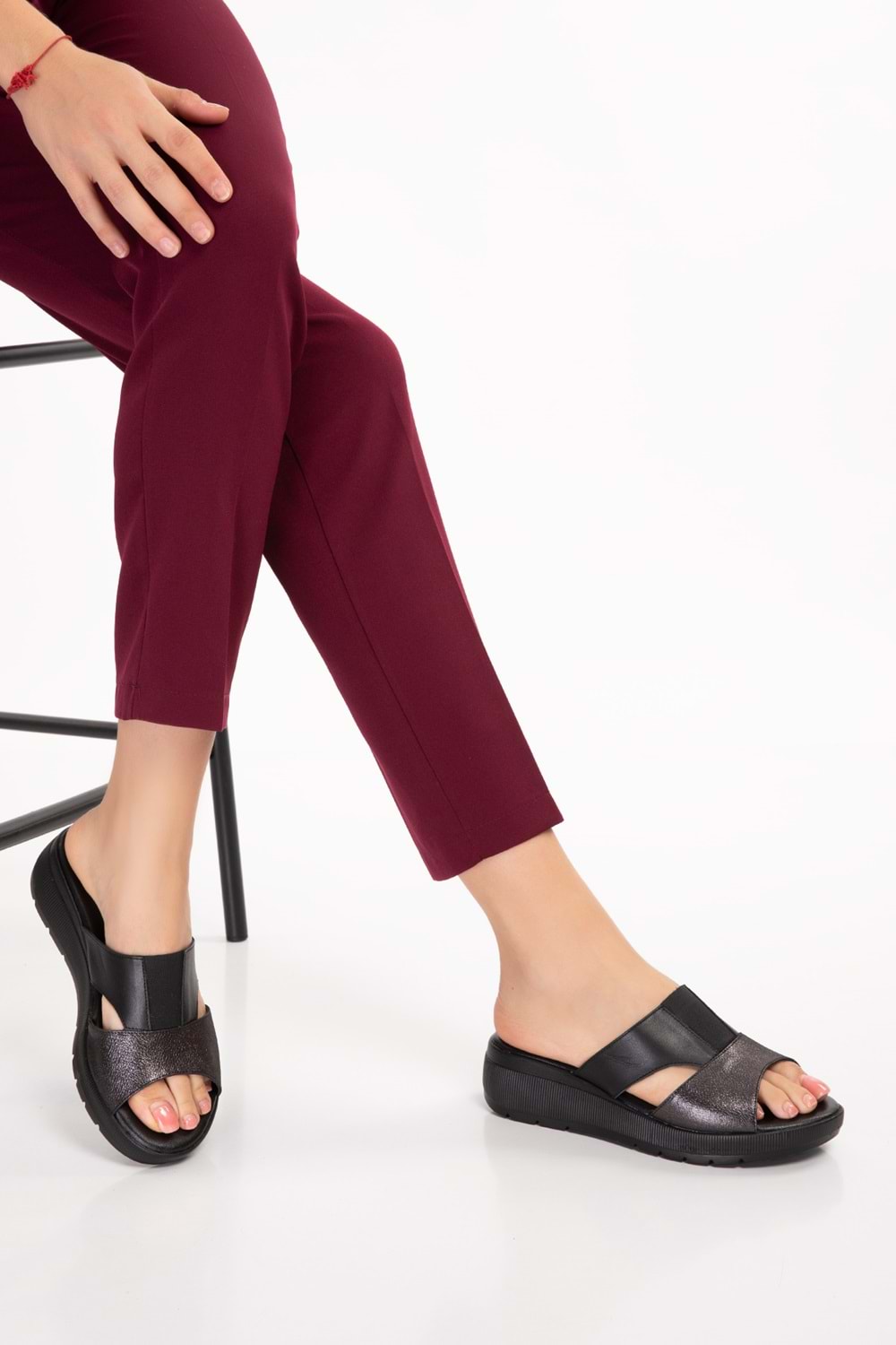 Gondol Hakiki Deri Ortopedik Taban Terlik Siyah 41 özl.607