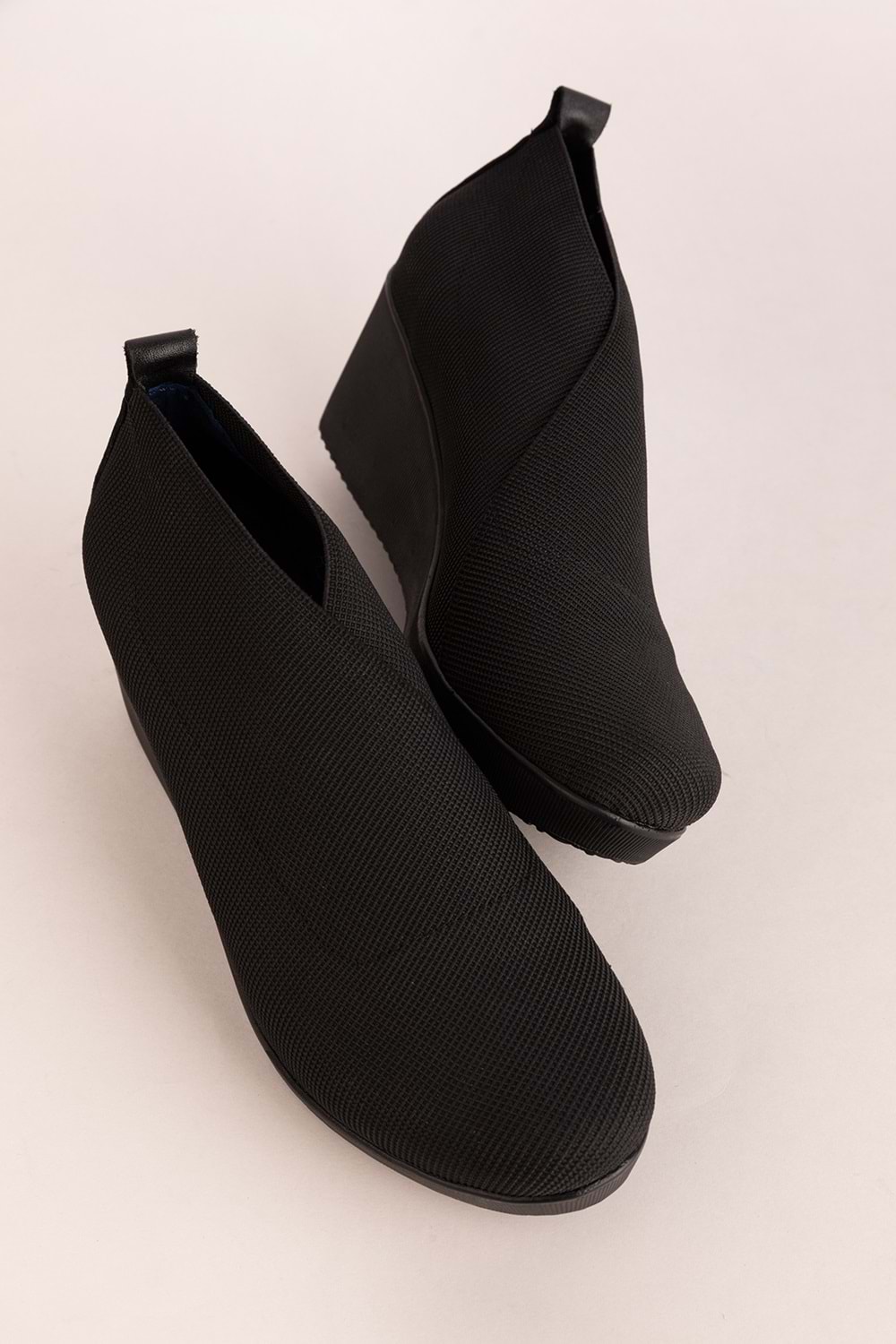 Gondol Dolgu Topuklu Lastikli Kapsül Tarz Ayakkabı ell.1212 - Siyah - 37